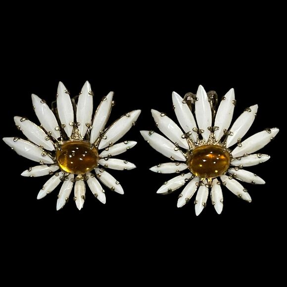 BEAUTIFUL SIGNED SCHREINER NEW YORK WHITE & AMBER GLASS FLOWER CLIP EARRINGS - Picture 1 of 10